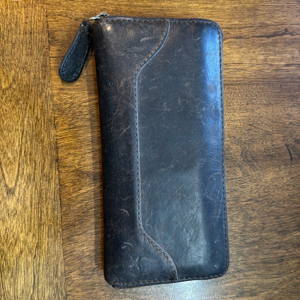 Frye wallet . Good condition. Dark brown.